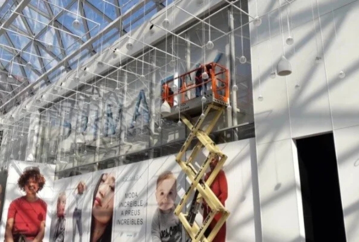 Instalación de vinilos para empresas y comercios en Barcelona